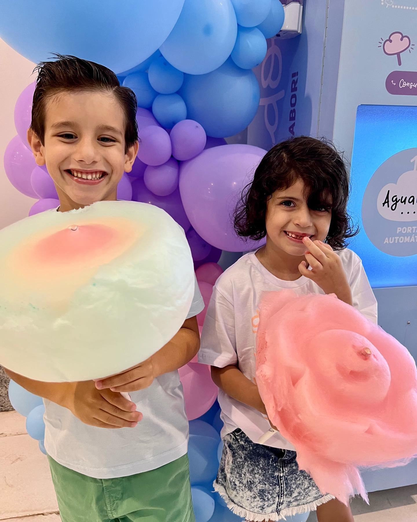 Cotton candy vending machine in action